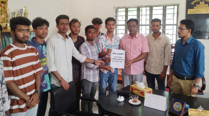 ভূরুঙ্গামারী সরকারি কলেজে শিবিরের ‘গুপ্ত রাজনীতি’ বন্ধে ছাত্রদলের স্মারকলিপি